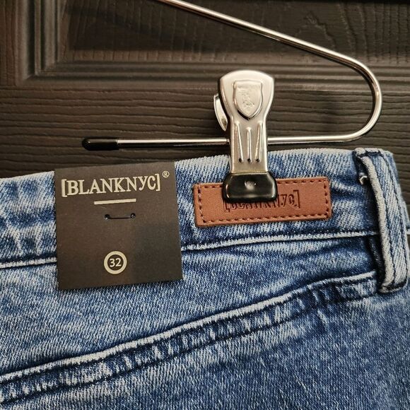 BLANKNYC 'Hoyt' Mini Boot Cut Jeans in Home Sweet 337/346 - Picture 14 of 16